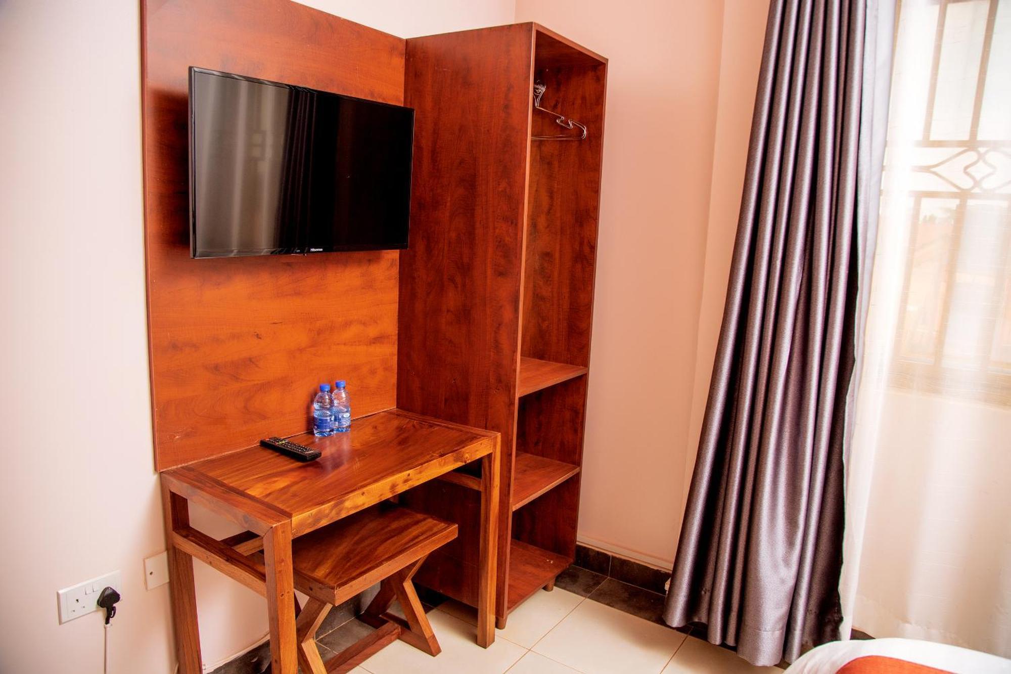 Blue Berries Hotel Entebbe Exterior foto